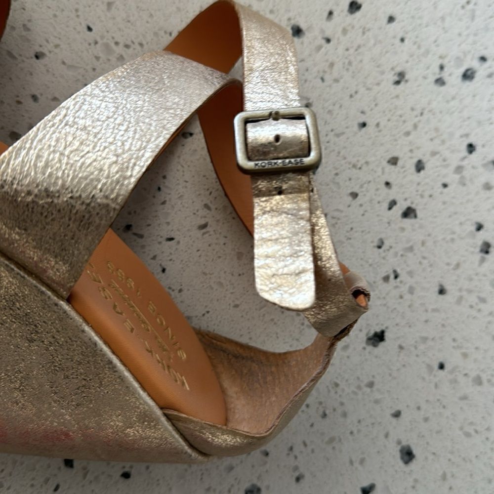 'Kork-Ease Grailey' Leather Gold Metallic Crisscross Strap Wedge Sandals Size 10 - Picture 12 of 16